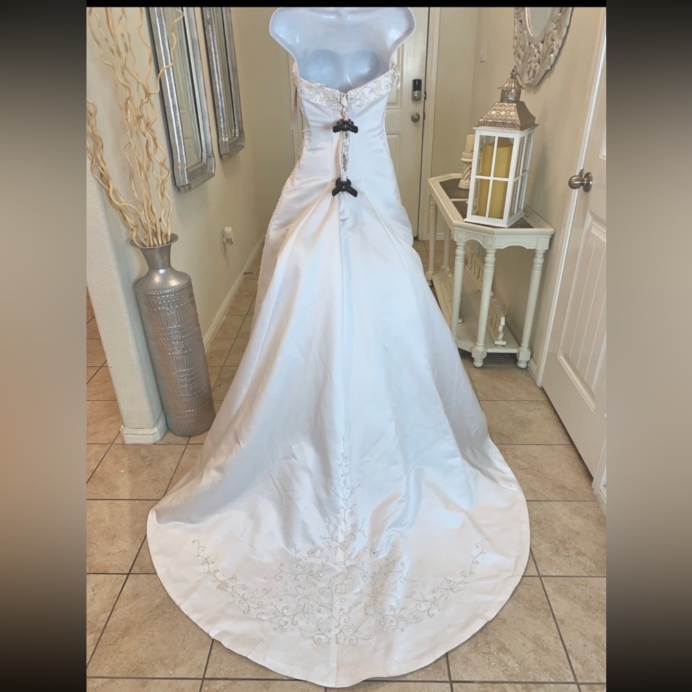 BOUTIQUE WEDDING GOWN SIZE 12 - Picture 9 of 11